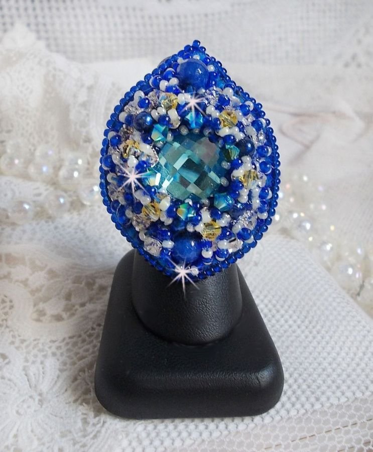 Anillo Blue Palace, un diseño auténtico con cuentas de rocalla azules y cristales de Swarovski