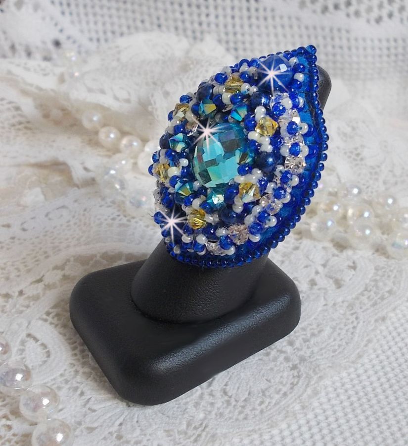 Anillo Blue Palace, un diseño auténtico con cuentas de rocalla azules y cristales de Swarovski