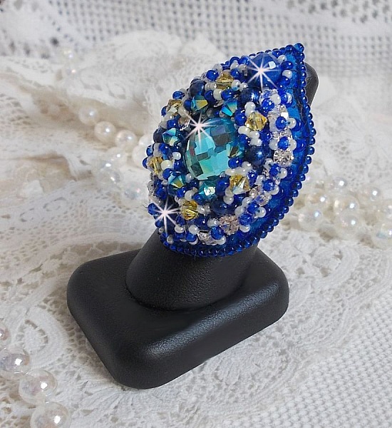 Anillo Blue Palace, un dise&ntilde;o aut&eacute;ntico con cuentas de rocalla azules y cristales de Swarovski