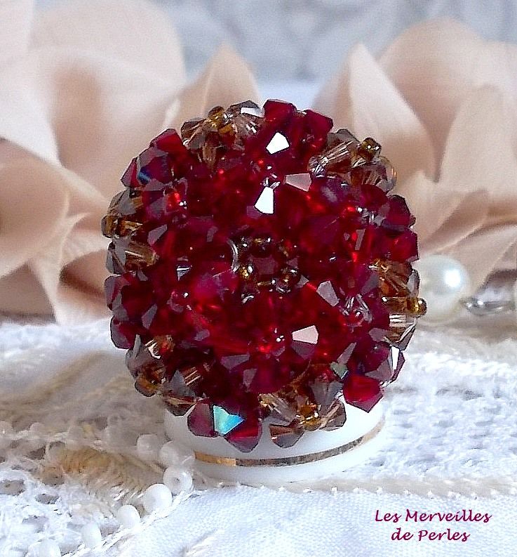 Anillo Amapola con facetas y espirales de cristal Swarovski