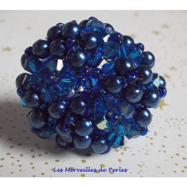 Anillo Night Blue con facetas y espirales de cristal Swarovski