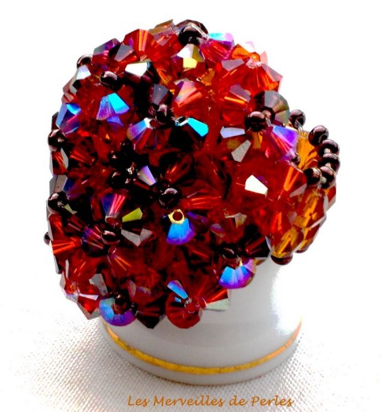 Anillo de topacio con facetas y espirales de cristal de Swarovski