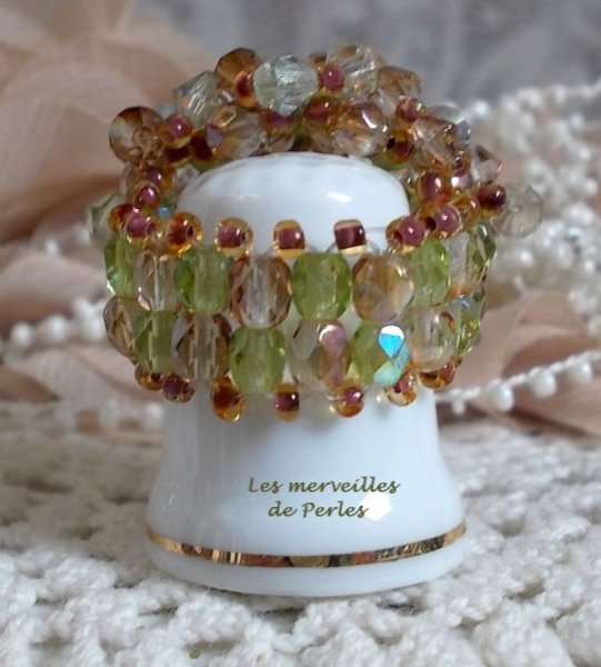 Anillo veron&eacute;s con facetas, peonzas y lanzadera de cristal Swarovski