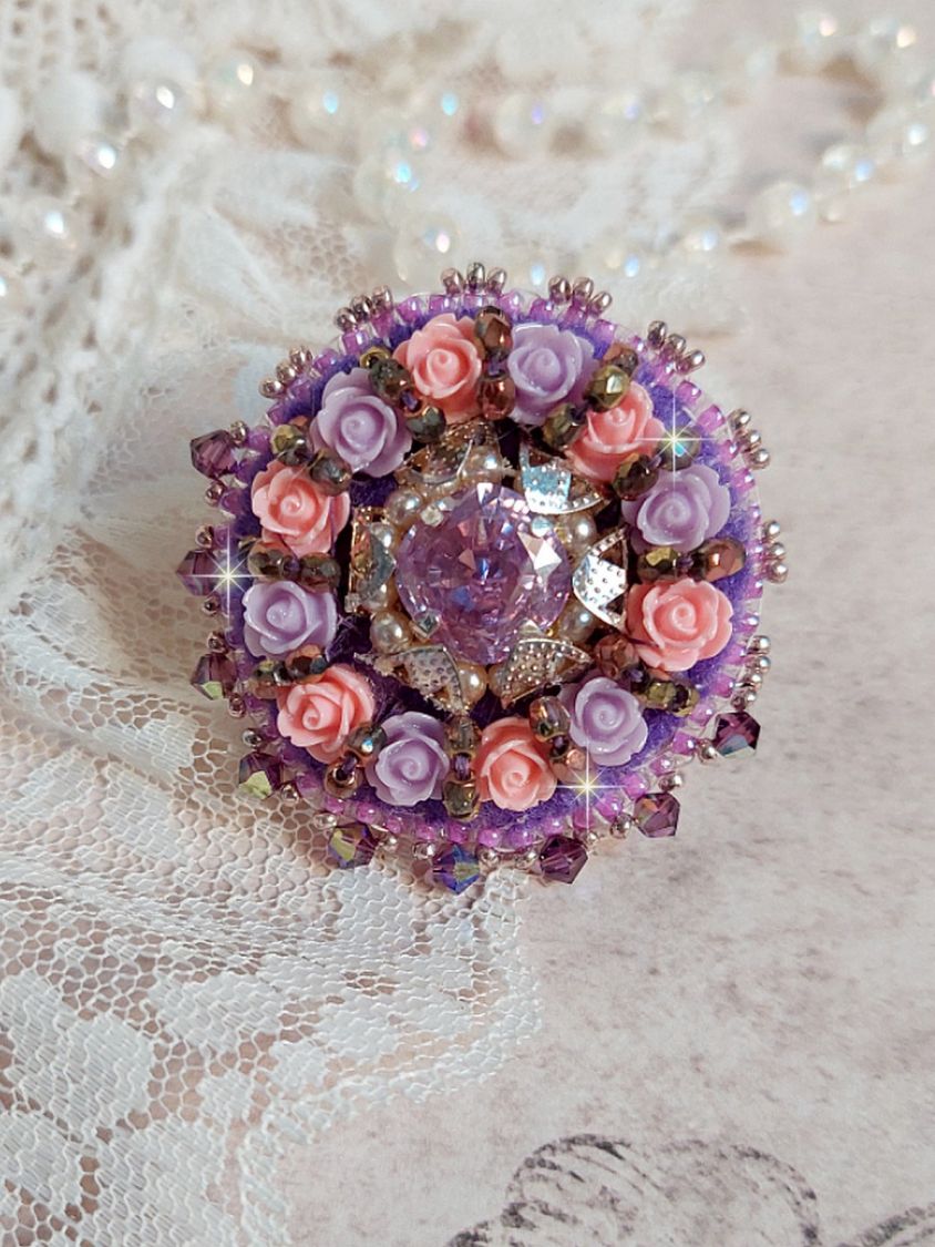 Anillo Glace Purple bordado con cristales Swarovski y rosas de resina