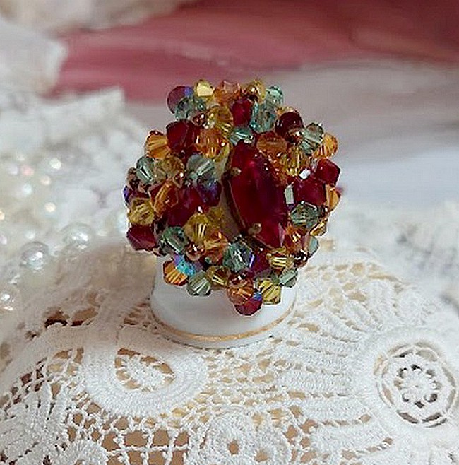 Anillo Iroise con facetas, peonzas y lanzadera de cristal Swarovski