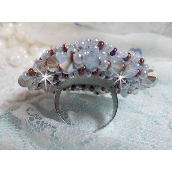 Anillo Mademoiselle Bluse bordado con cristales Swarovski y hermosas perlas de calidad