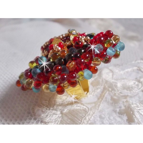 Anillo Mia bordado con un cabuj&oacute;n de rub&iacute; asi&aacute;tico Baroque Vintage y perlas muy finas.