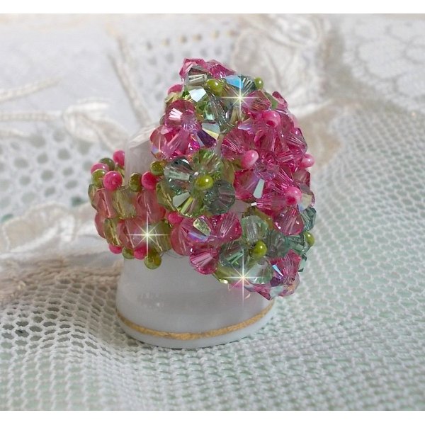 Anillo Miss Lady con facetas y espirales de cristal Swarovski