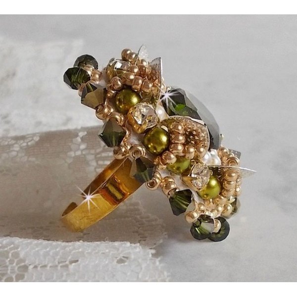 Anillo L'Oiseau des Iles Plata Verde bordado con perlas, cristales Swarovski y rocallas