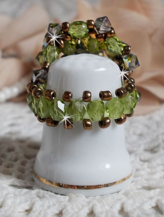 Bague Olivine avec des Cristaux de Swarovski et des perles de bohême