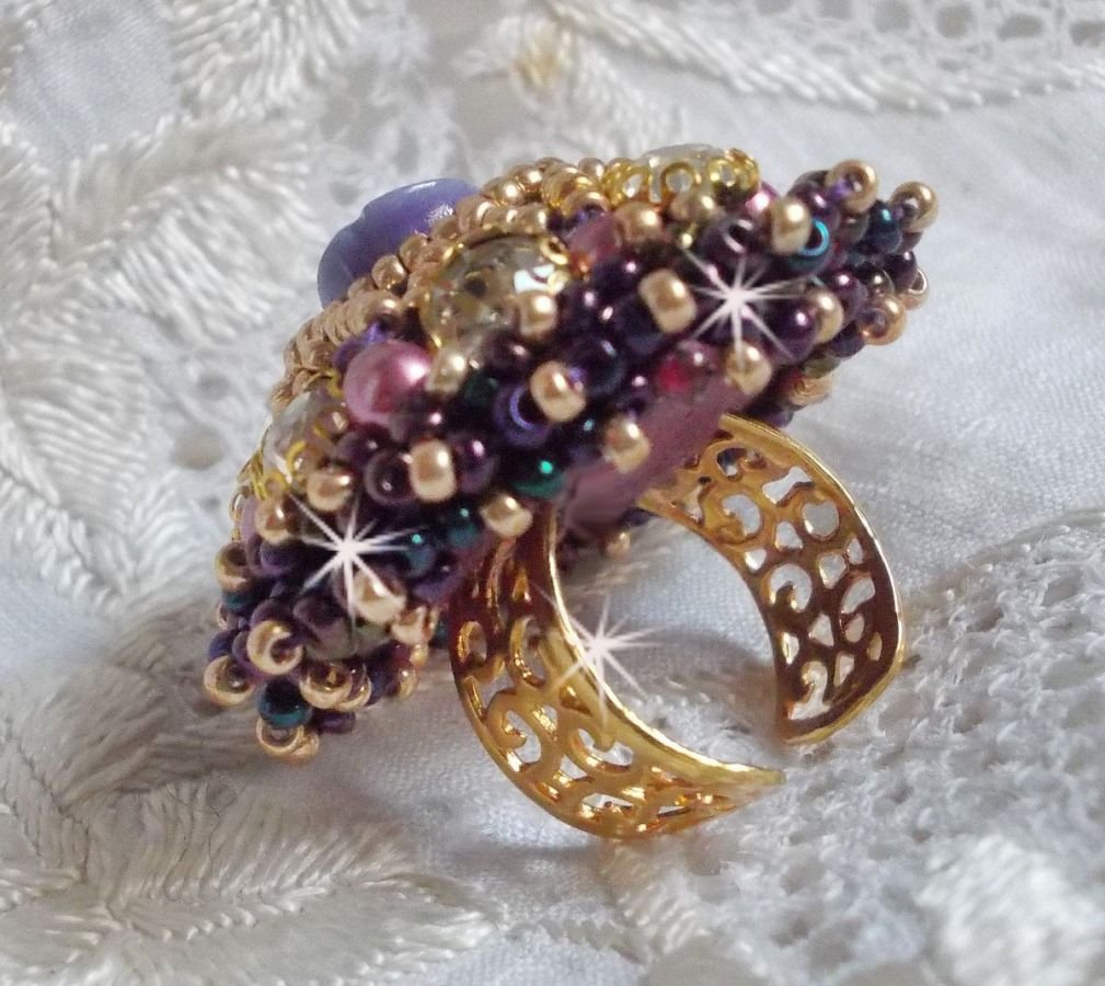 Anillo La Passionnée de Venise bordado con una flor de resina púrpura y strass Crystal