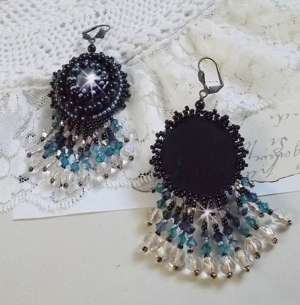 BO Angelot bordado con cabujones de resina, cuentas de cristal de Swarovski y cuentas de semillas Toho