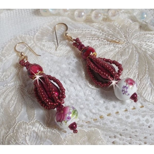 BO Art'D montado con cuentas de porcelana, perlas, semillas Miyuki y ganchos de oro de 14 quilates.