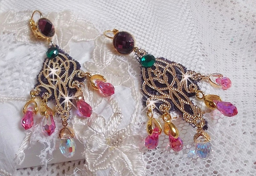 BO Asiane creado con gotas de cristal Swarovski, encaje violeta de los a&ntilde;os 50 y cuentas de cristal