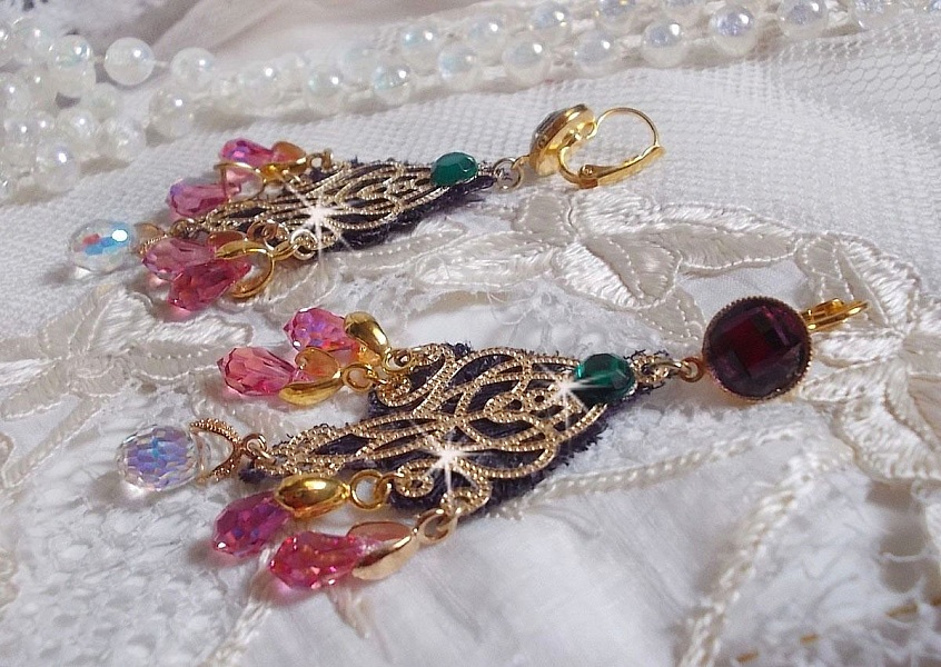 BO Asiane creado con gotas de cristal Swarovski, encaje violeta de los a&ntilde;os 50 y cuentas de cristal