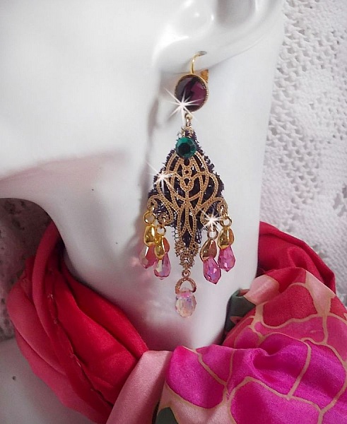 BO Asiane creado con gotas de cristal Swarovski, encaje violeta de los a&ntilde;os 50 y cuentas de cristal