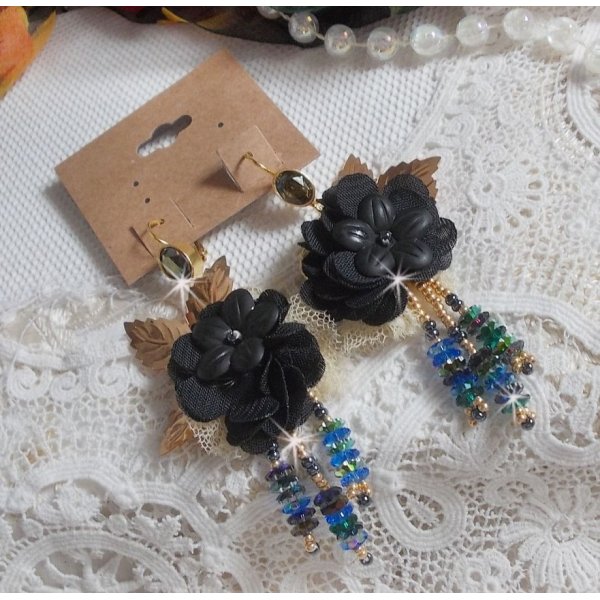 BO Borlas Dreamcatcher negras y doradas bordadas con fino encaje y cristales de Swarovski