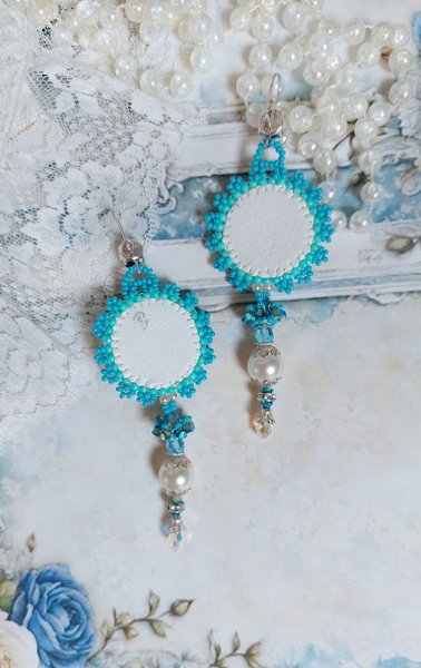 BO Beauty Alicia Azul bordado con cristales de Swarovski, perlas redondas y rocallas Miyuki