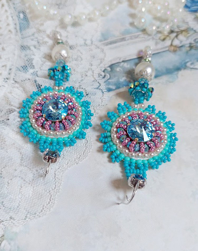 BO Beauty Alicia Azul bordado con cristales de Swarovski, perlas redondas y rocallas Miyuki