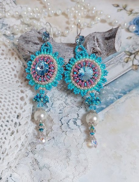 BO Beauty Alicia Azul bordado con cristales de Swarovski, perlas redondas y rocallas Miyuki