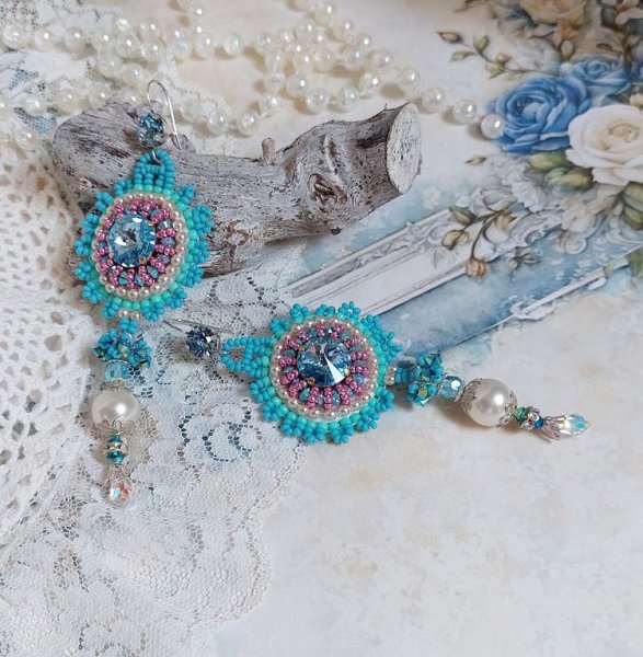 BO Beauty Alicia Azul bordado con cristales de Swarovski, perlas redondas y rocallas Miyuki