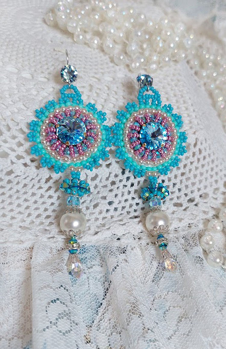 BO Beauty Alicia Azul bordado con cristales de Swarovski, perlas redondas y rocallas Miyuki