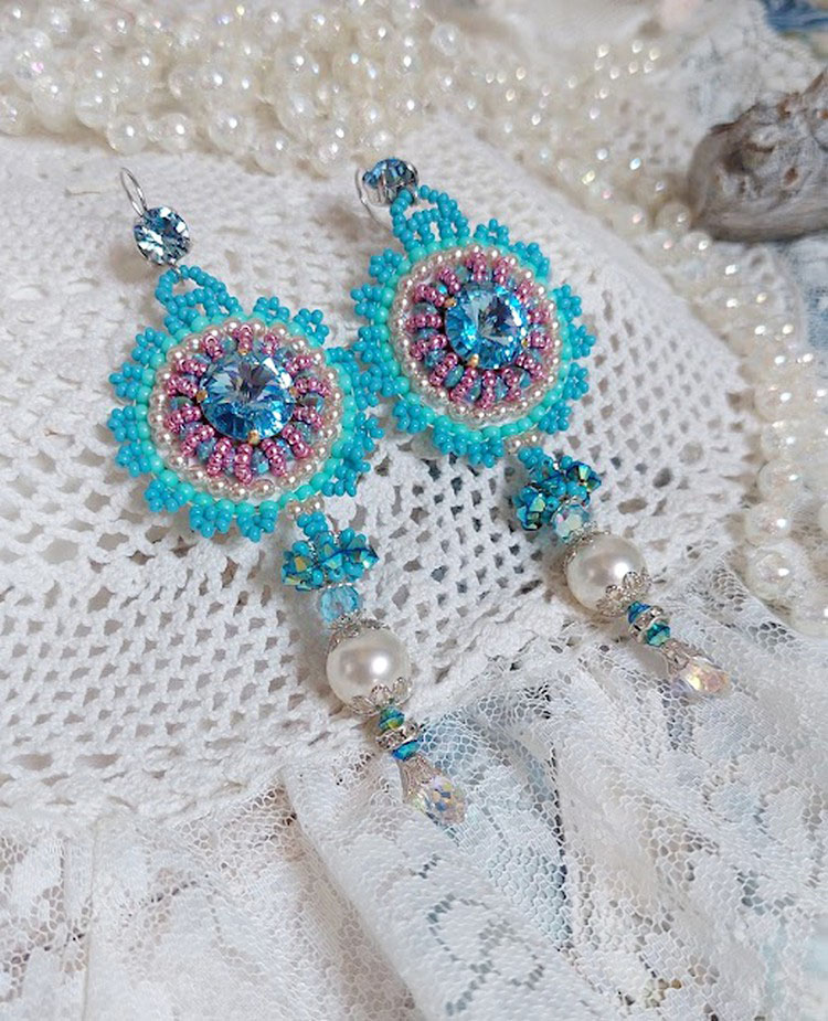BO Beauty Alicia Azul bordado con cristales de Swarovski, perlas redondas y rocallas Miyuki