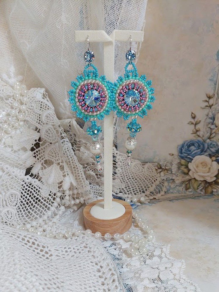 BO Beauty Alicia Azul bordado con cristales de Swarovski, perlas redondas y rocallas Miyuki