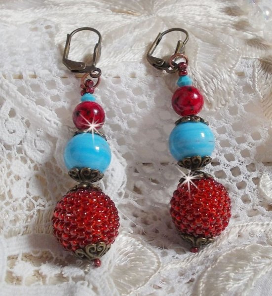 BO Bel'Art con cuentas de vidrio y rocallas bordadas en cuentas de madera