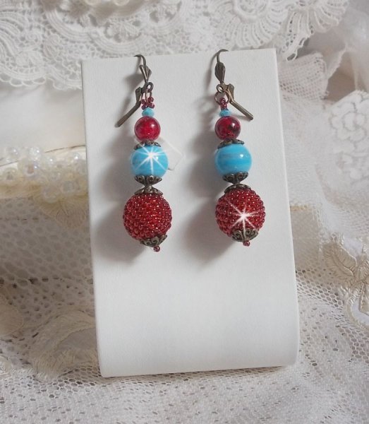 BO Bel'Art con cuentas de vidrio y rocallas bordadas en cuentas de madera