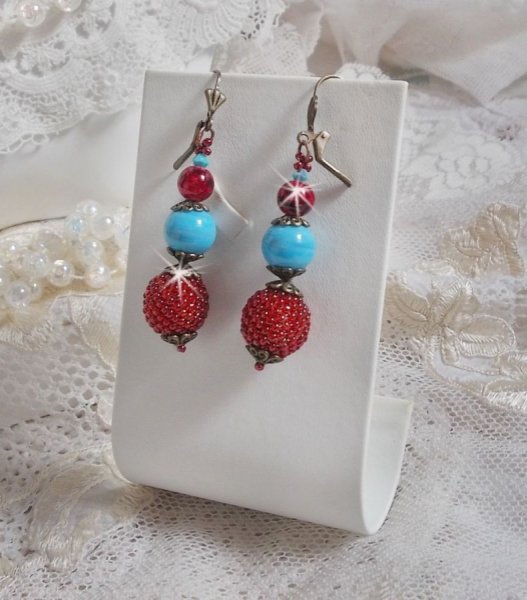 BO Bel'Art con cuentas de vidrio y rocallas bordadas en cuentas de madera