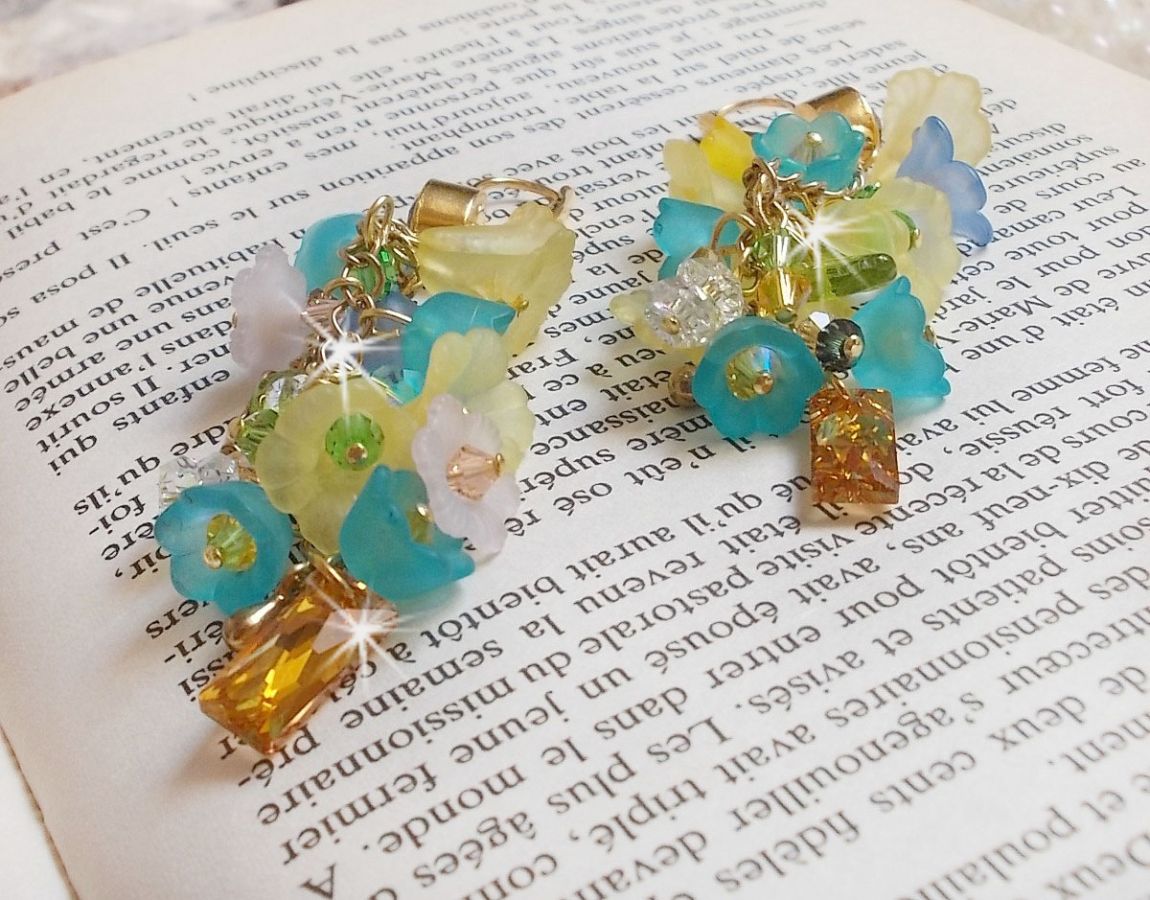 BO Bella Amarillo montado con cristales de Swarovski, flores esmeriladas y perlas 