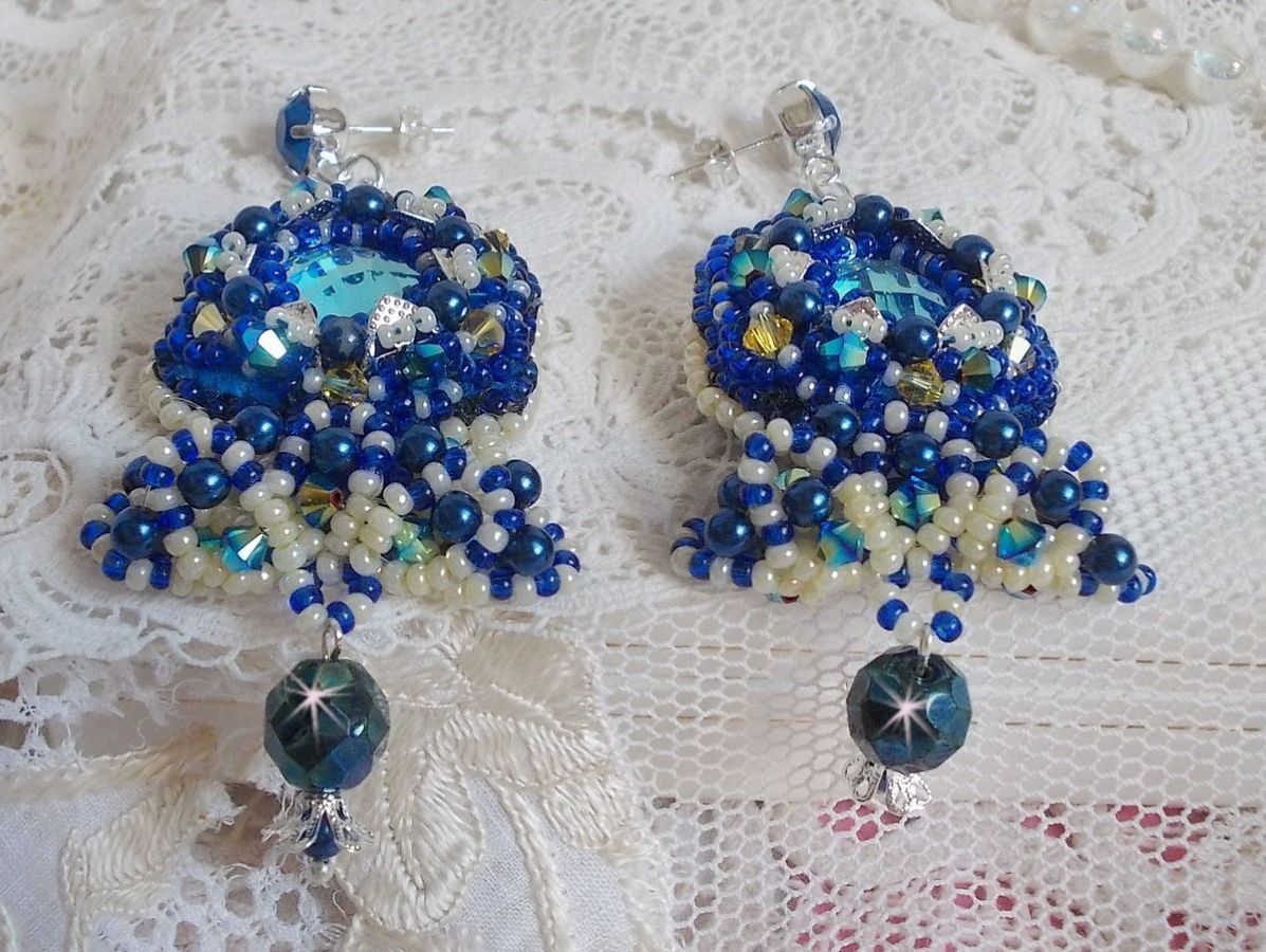 BO Blue Palace Haute-Couture bordado con cristales de Swarovski, perlas nacaradas, sellos de filigrana y soportes de cabujones de plata 925/1000