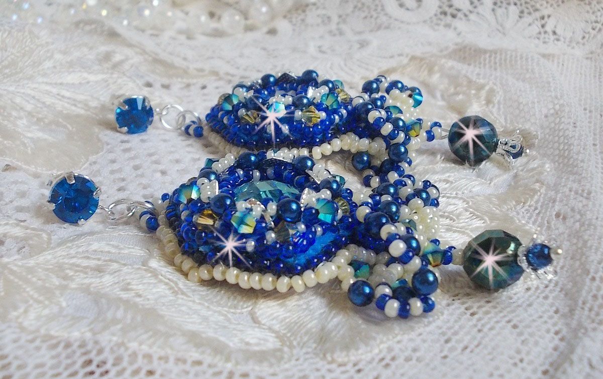 BO Blue Palace Haute-Couture bordado con cristales de Swarovski, perlas nacaradas, sellos de filigrana y soportes de cabujones de plata 925/1000