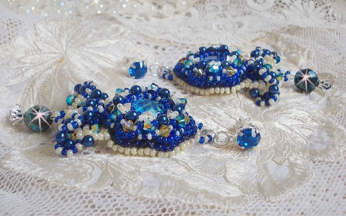 BO Blue Palace Haute-Couture bordado con cristales de Swarovski, perlas nacaradas, sellos de filigrana y soportes de cabujones de plata 925/1000