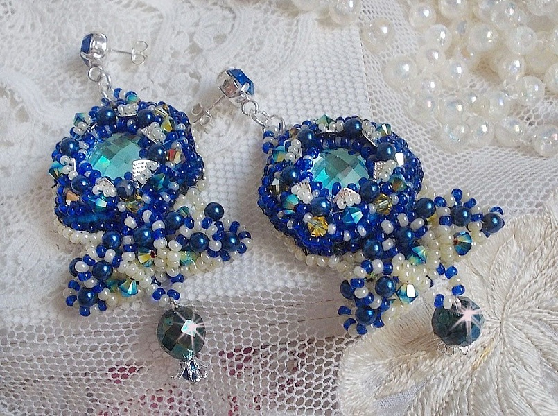 BO Blue Palace Haute-Couture bordado con cristales de Swarovski, perlas nacaradas, sellos de filigrana y soportes de cabujones de plata 925/1000