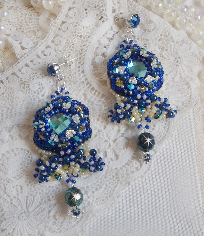 BO Blue Palace Haute-Couture bordado con cristales de Swarovski, perlas nacaradas, sellos de filigrana y soportes de cabujones de plata 925/1000