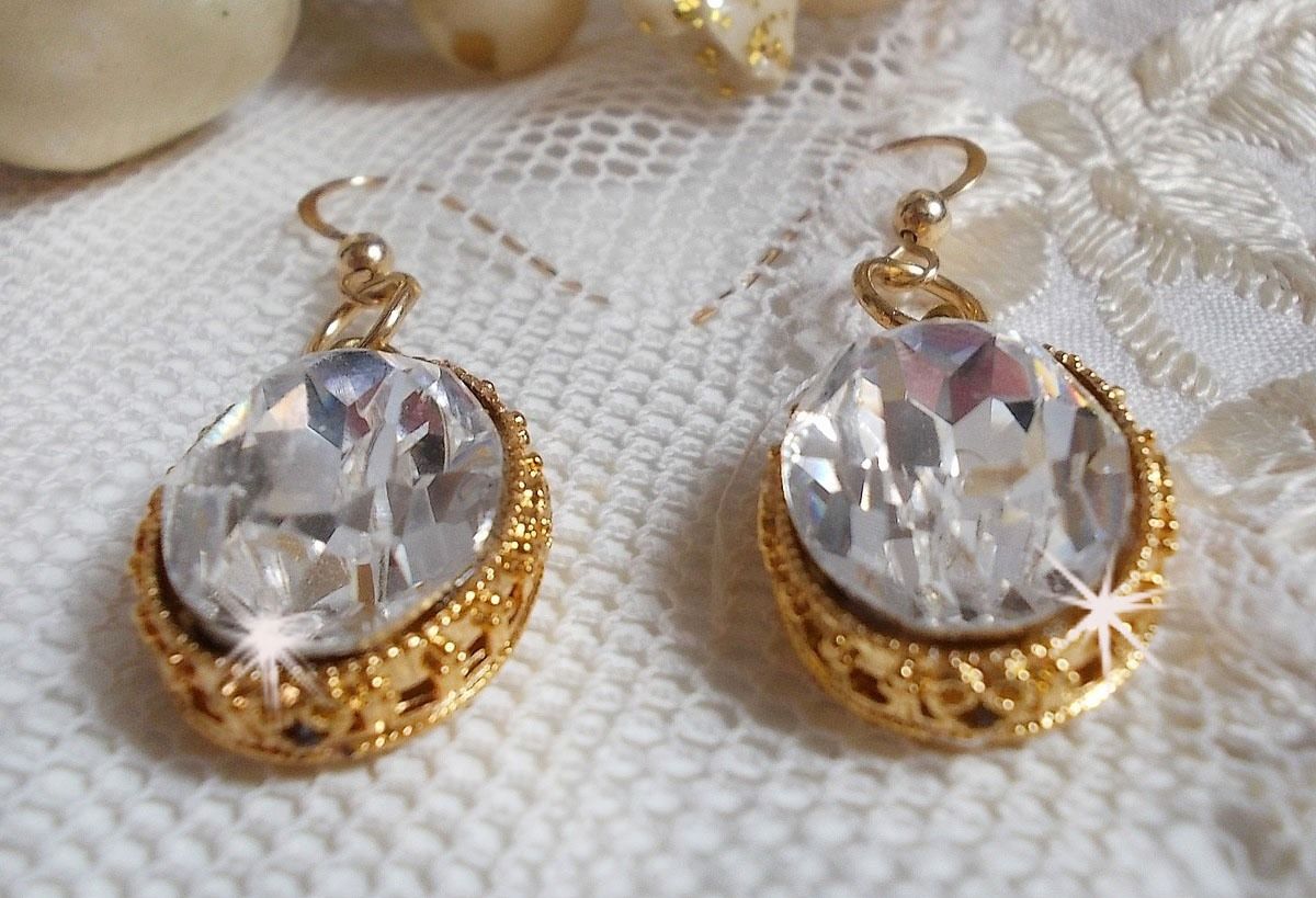 Pendientes BO Gold con cristales de Swarovski engastados en cabujones de oro y ganchos rellenos de oro de 14 quilates