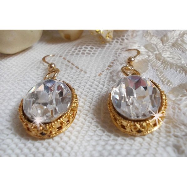Pendientes BO Gold con cristales de Swarovski engastados en cabujones de oro y ganchos rellenos de oro de 14 quilates
