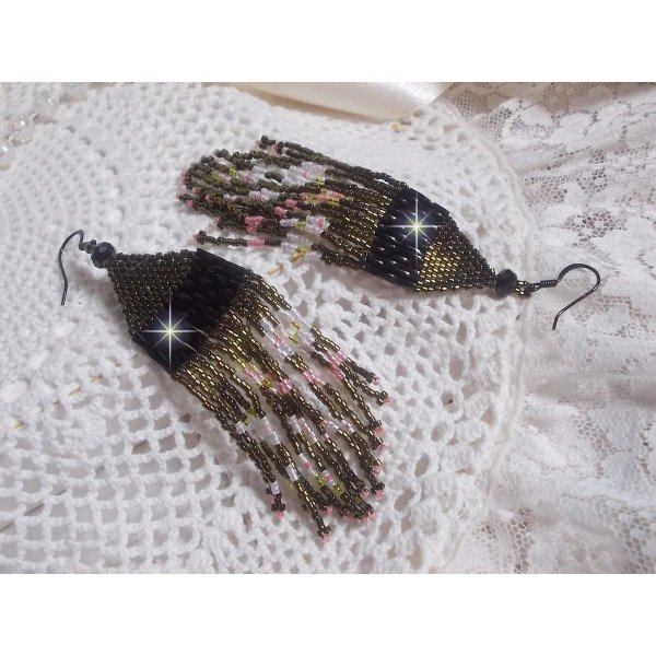 BO Champ&ecirc;tre mont&eacute;es avec des rocailles et tubes torsad&eacute;es en Verre aux couleurs de saison : Olive, Jaune, Vert, Saumon et Blanc &agrave; laquelle s&rsquo;ajoute des perles sur des crochets d&rsquo;oreilles Laiton