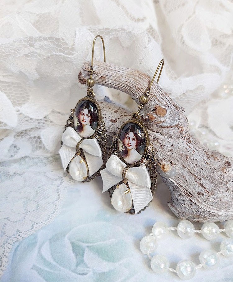 BO Charme Shabby Chic créées avec perles Cristal Swarovski, cabochons loupes, strass, crochets laitons