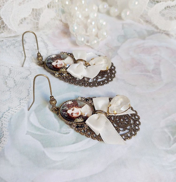 BO Charme Shabby Chic créées avec perles Cristal Swarovski, cabochons loupes, strass, crochets laitons