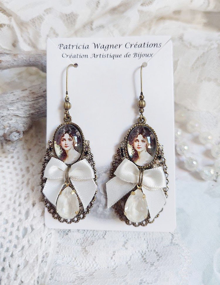 BO Charme Shabby Chic créées avec perles Cristal Swarovski, cabochons loupes, strass, crochets laitons