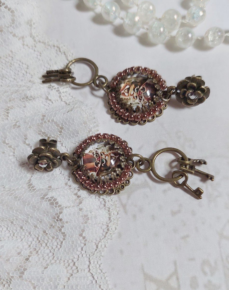 BO Chata Steampunk montées avec breloques clés, strass, cabochons loupes et perles Cristal Swarovski