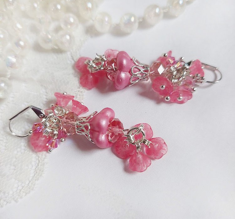 BO C&oelig;ur de Quartz cr&eacute;&eacute;es avec fleurs et perles, dormeuses laitons, perles Cristal Swarovski