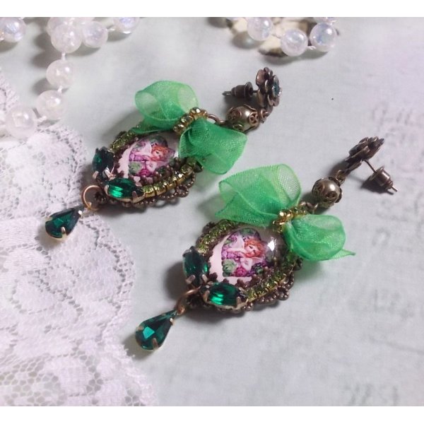 BO Coeur d'Anges creado con cabujones de aumento, cinta de organza, diversos accesorios y cristales