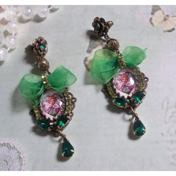 BO Coeur d'Anges creado con cabujones de aumento, cinta de organza, diversos accesorios y cristales