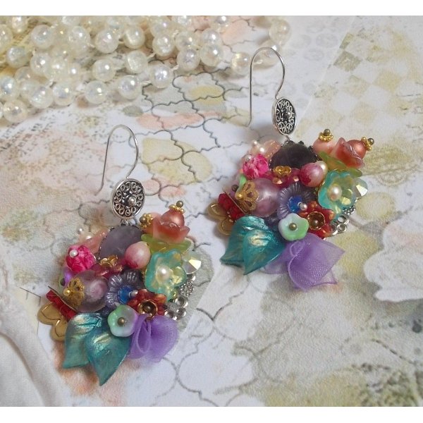 BO Corona Primaveral Chic creada con varias flores, perlas de Murano, cristales, varios accesorios y ganchos para las orejas en Plata 925/1000
