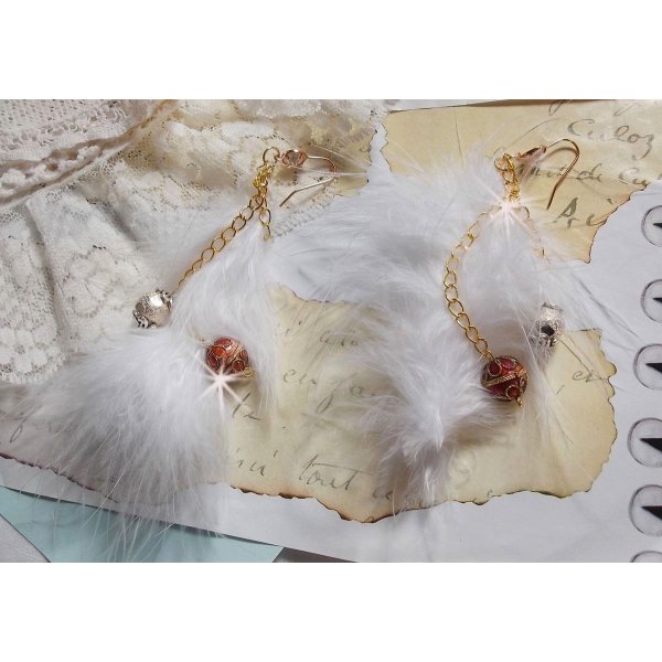 Suave BO blanco dorado creado con plumas indias de Bohemia