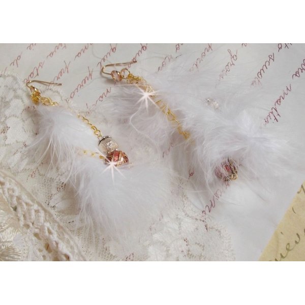 Suave BO blanco dorado creado con plumas indias de Bohemia